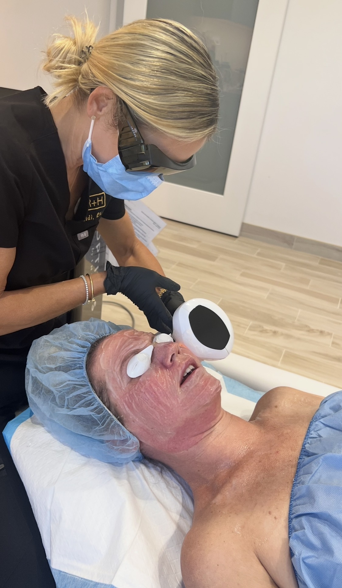 Noticing “Ozempic face” or loose skin after GLP-1 weight loss? Learn what  helps, what doesn't, and non-surgical tightening options at R+H Aesthetic  Medicine